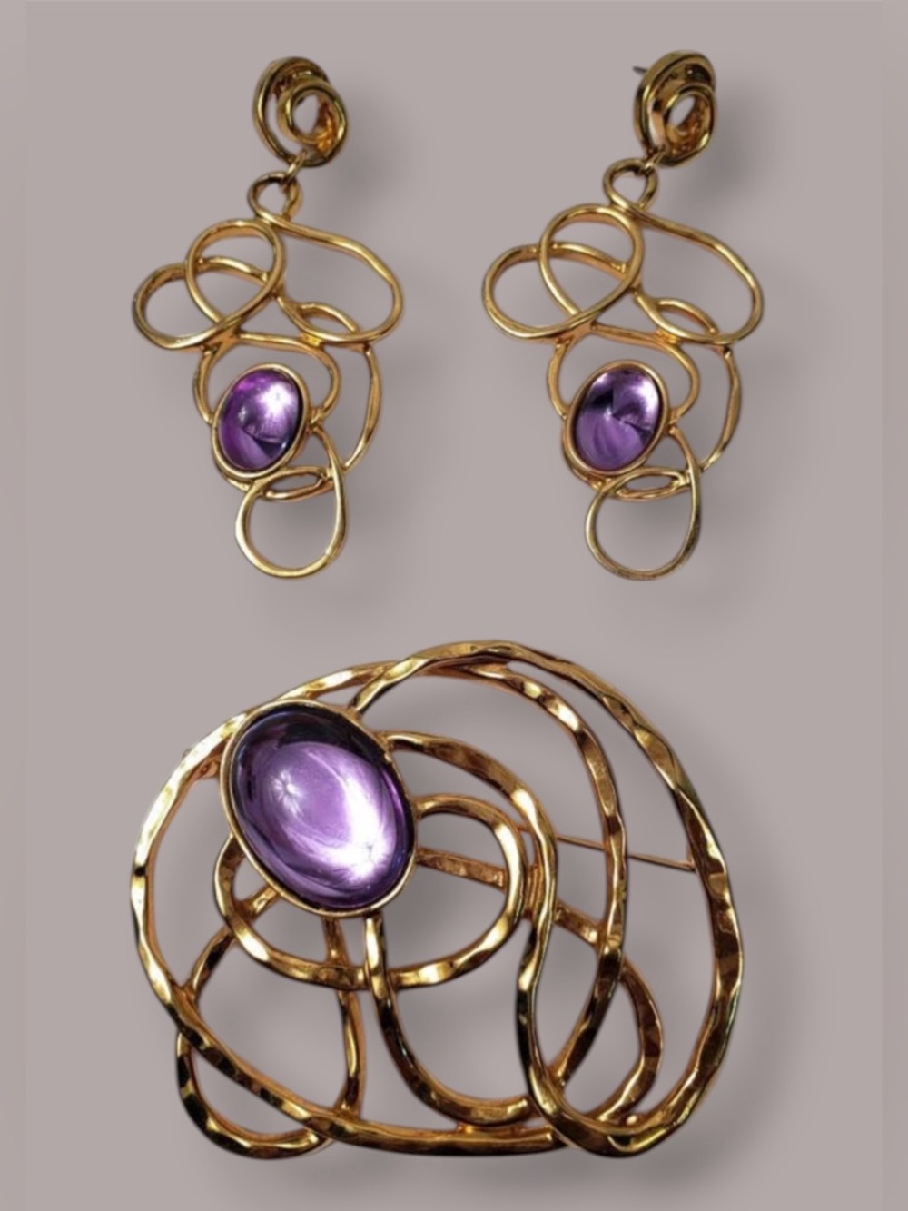 Vintage Avon “Golden Web” 1992 Gold-Tone Brooch & Earrings w/ Purple Cabochons - Picture 1 of 11